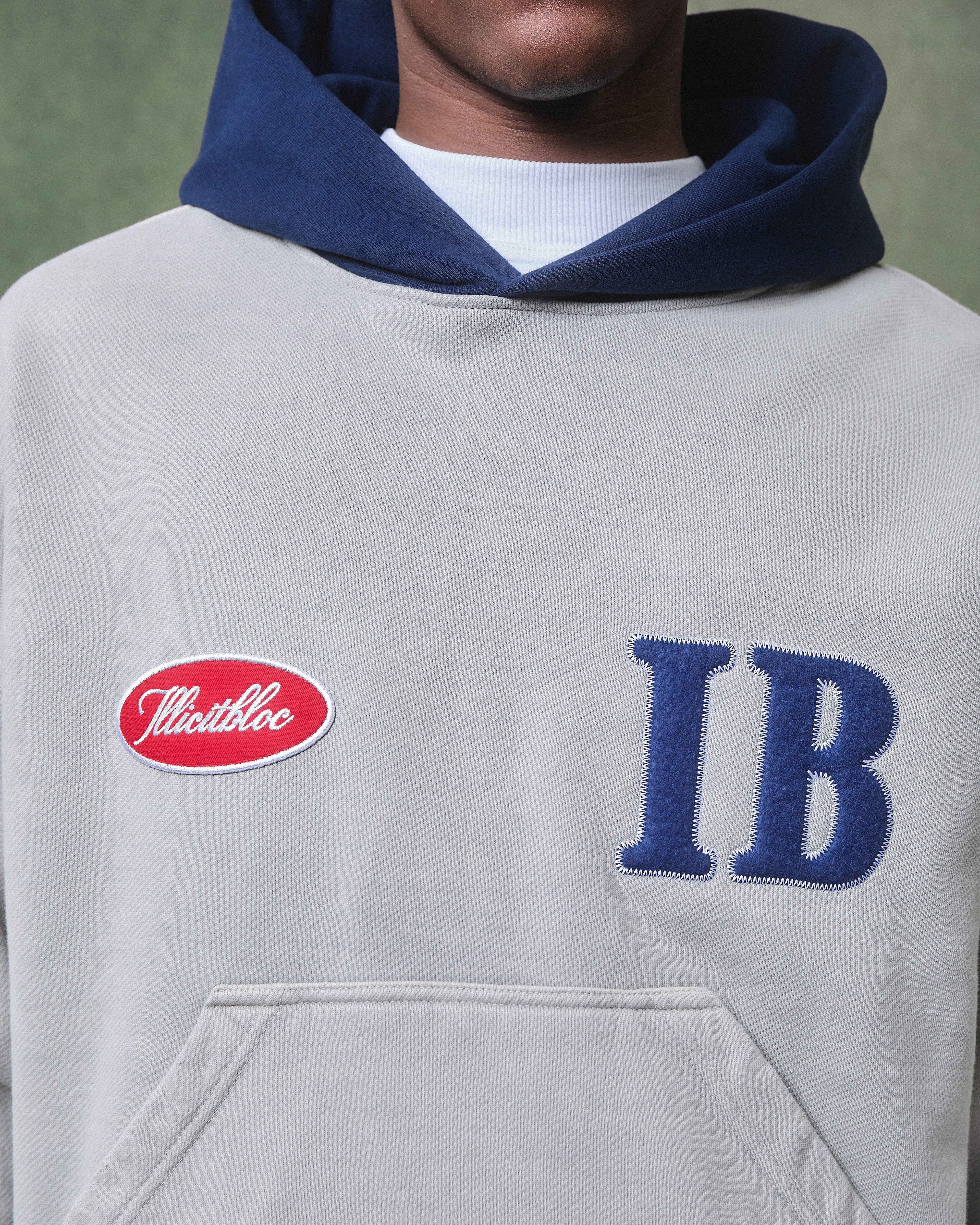 TWO TONE SPELLOUT IRONWEAVE™ HOODIE - POWDER GREY/NAVY - Image 3